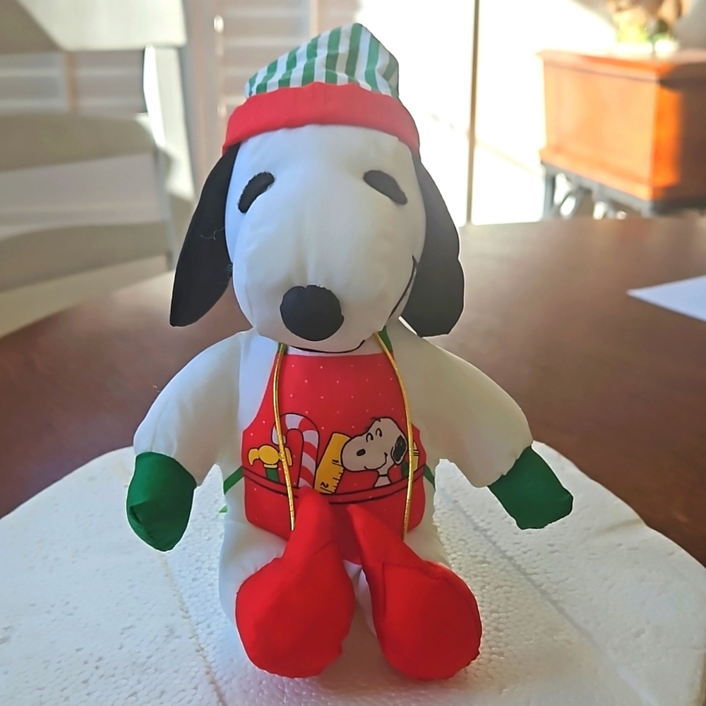 VINTAGE SNOOPY elf. Vintage Adorable. 7 inches tall Vintage.